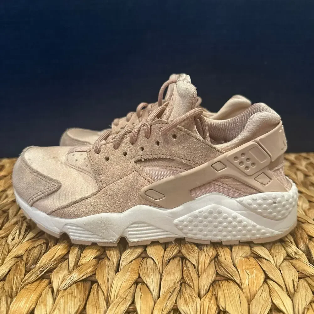 Rose Gold Nike Huarache Sneakers sz 5.5 Youth Nike Sneakers